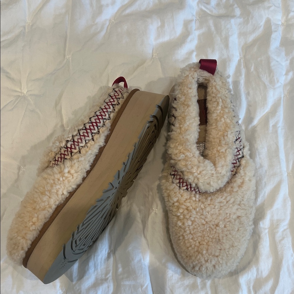 UGG Women's Shearling Slip-On Slippers in Cream with Burgundy Accents
